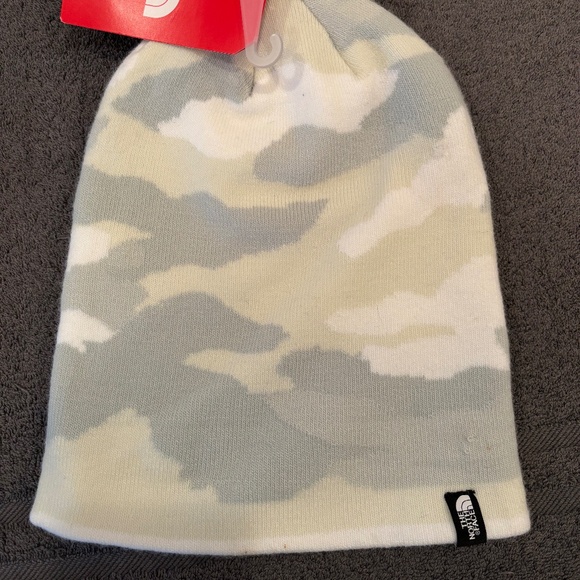 The North Face Woman's hat - Picture 1 of 3